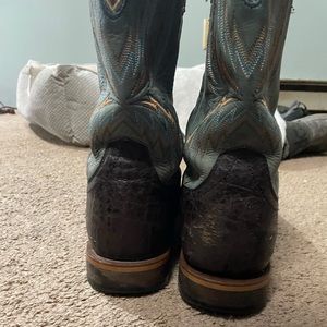 Ariat boots need them sold